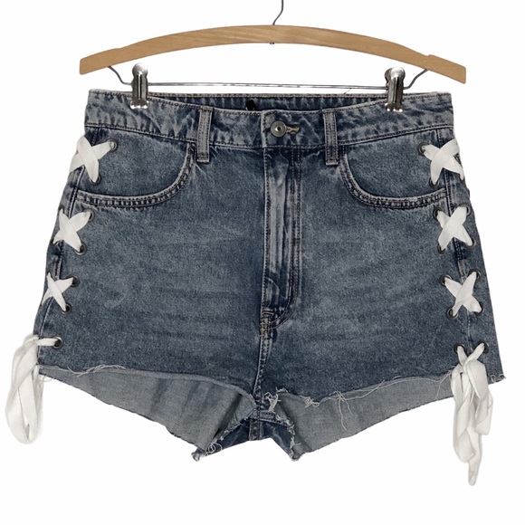 Divided Pants - H&M DIVIDED high rise cutoff 2” jean short | 8